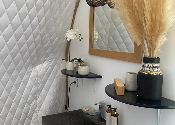 Domaine De Sonia - éco-insolites Hotel Porto-Vecchio (Corsica)